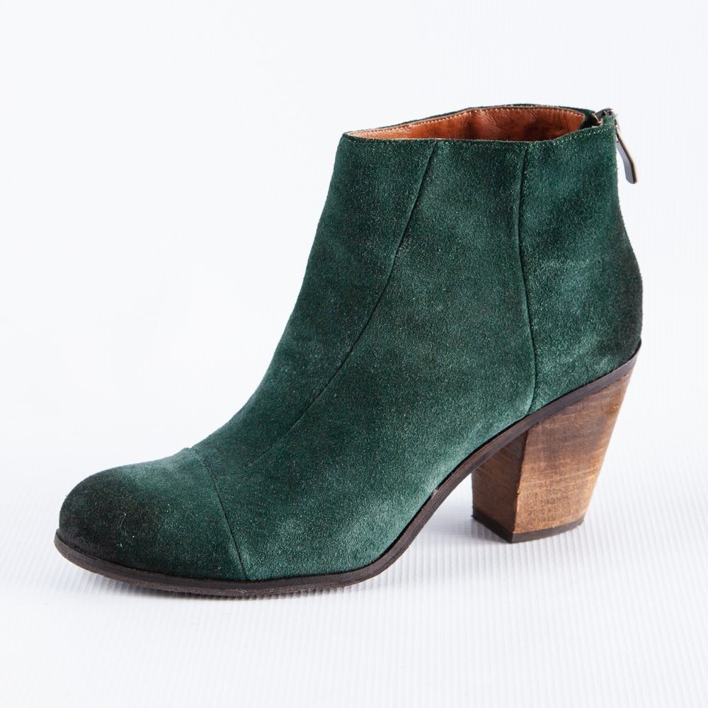 Vince Camuto-Graysen